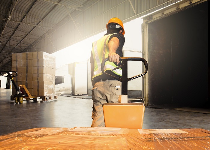 logistique de colis dans un entrepôt